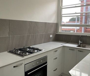 CUTE 1 BEDROOM APARTMENT FULLY RENOVATED - Photo 2