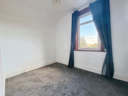 6 bedroom Semi-detached house To Let - Photo 3