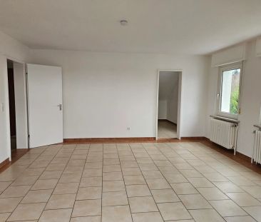 Moderne Dachgeschosswohnung im Grünen - Photo 1