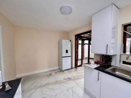 4 bedroom terraced house to rent - Photo 5