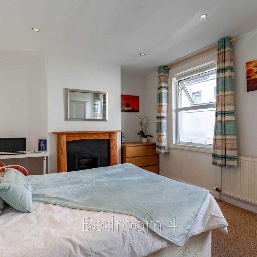 Room 1 - Photo 1