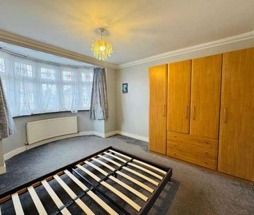 Havering Gardens, Romford, RM6 - Photo 6