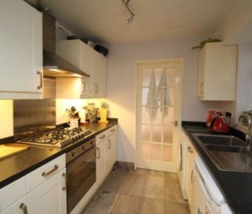 3 bedroom Property to rent - Photo 5