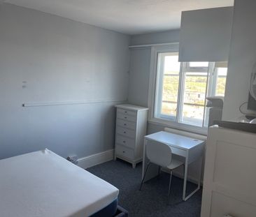 Room in a Shared House, Sussex Square, BN2 - Photo 4