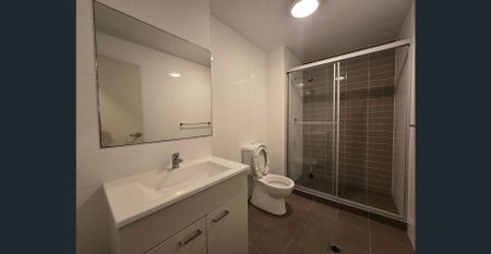 Large two bedroom two bathroom for Rent - Photo 5