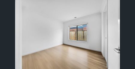 Park Facing Upgraded Home with Two Ensuites! - Photo 4