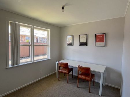 Charming 2 Bedroom Unit with Deck in New Windsor - Photo 5