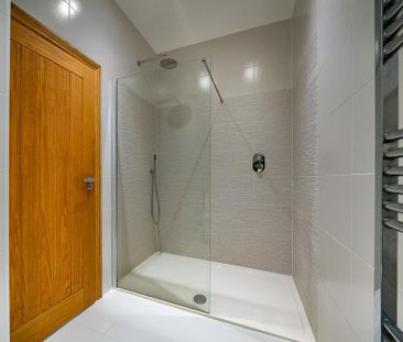 3 bedroom flat to rent - Photo 4