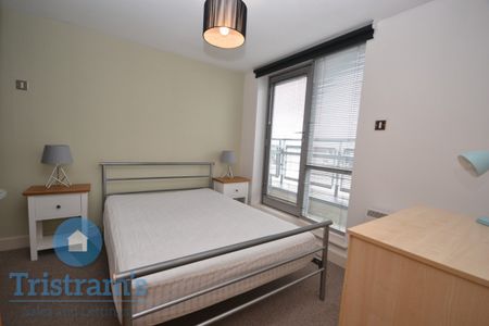 2 bed Flat for Rent - Photo 4