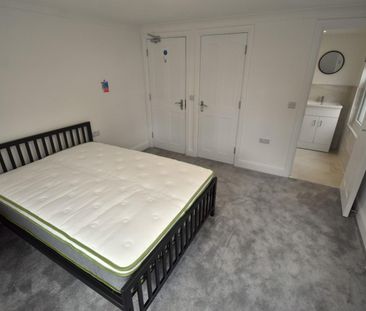 1 bedroom Flat To Let - Photo 3