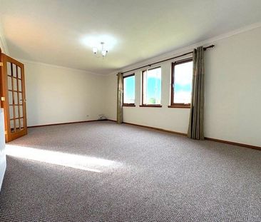 3 bedroom detached bungalow to rent - Photo 2