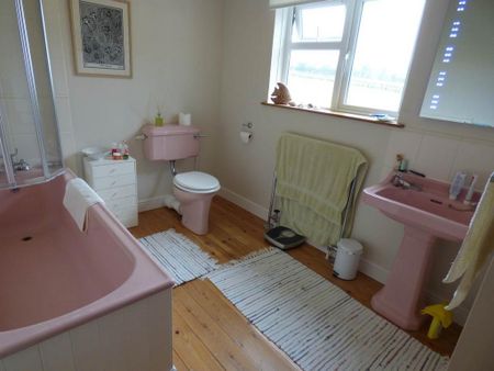 4 bedroom detached house to rent - Photo 2