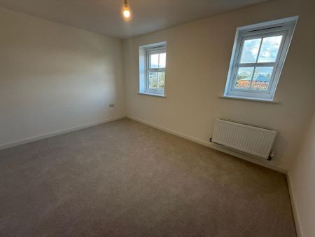 3 bedroom end of terrace house to rent - Photo 2