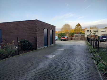 Modern eenslaapkamerappartement met twee terrassen en autostaanplaats in Ieper - Photo 5