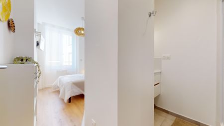 BATAILLE Roommate 3 Bedrooms at Lyon 8e - Photo 5