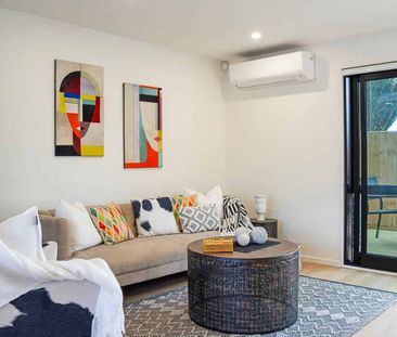 BEAUTIFUL 3 BEDROOM, 2+1/2 BATH TOWNHOUSE - Photo 1