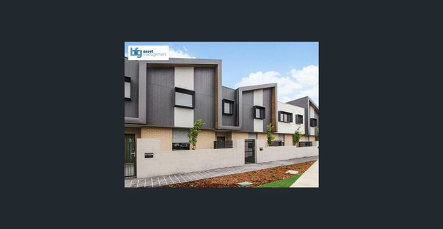 Modern Three-Bedroom Townhouse in Pakenham with Air-Conditioning! - Photo 1