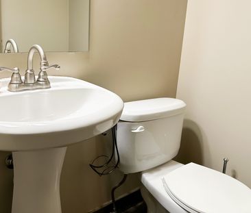 Executive 3+1 Bedroom Home In Springbank Hill . - Photo 4