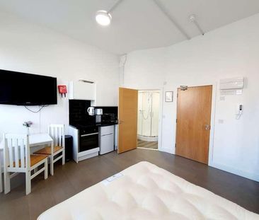 Studio The White Horse Woolwich Road London, SE7 - Photo 1