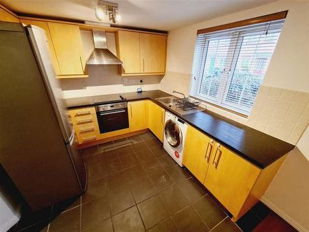 Regency Court, Rushden, Northants, NN10 - Photo 2