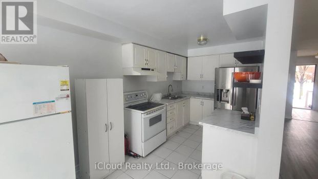 150 TWIN PINES CRESCENT - Photo 1