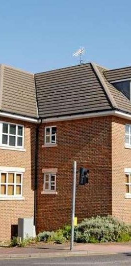 Knaphill, GU21 - Photo 1