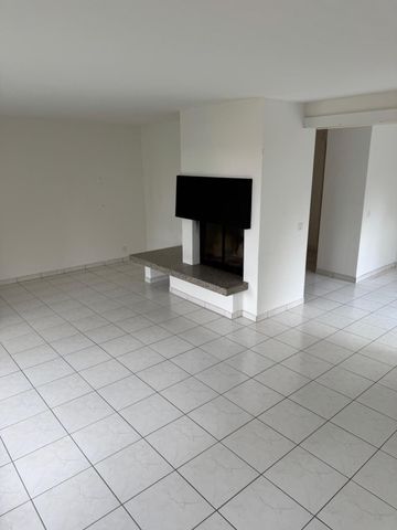 Luminous 2.5-room apartment with roof terrace in Arlesheim - Foto 2