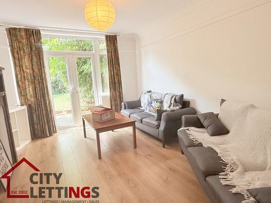 5 Bedroom Semi-Detached House - Photo 1