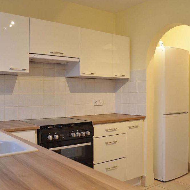 3 bedroom end of terrace house to rent - Photo 1