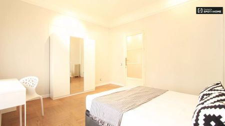 Room in a shared 13-bedroom apartment for rent in Trafalgar. - Foto 4