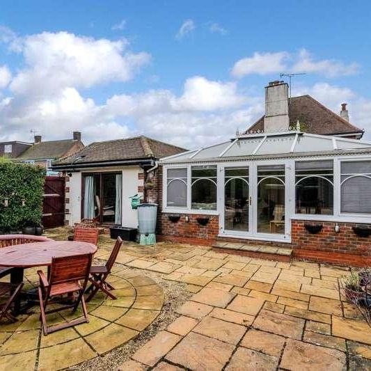 Tattenham Way, Tadworth, KT20 - Photo 1