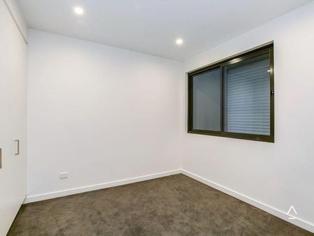 Expansive Modern Three Bedroom Unit in the Heart of Dulwich Hill - Photo 2