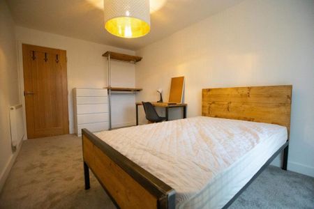 3 bedroom flat to rent - Photo 5