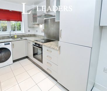 3 bedroom house to rent William Harris Way, Colchester, Essex, CO2 - Photo 3