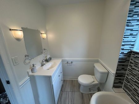 For Lease - 9 Wright Avenue Unit# 2, Hamilton, Ontario - Photo 4