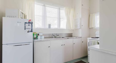 Walk to town - Photo 4