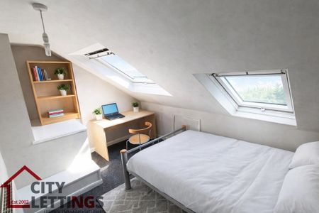 5 Bedroom Mid Terraced House - Photo 2