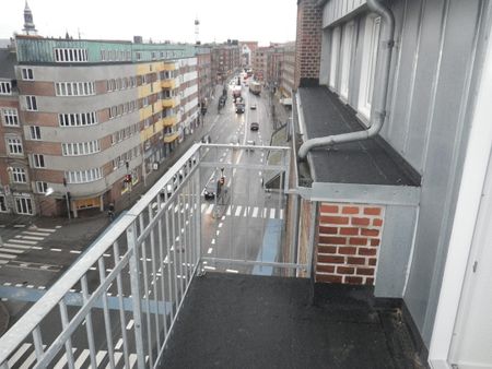 Hyggelig 4-værelses lejlighed på Vesterbro i Aalborg – med udsigt til broen og fjorden - Photo 3