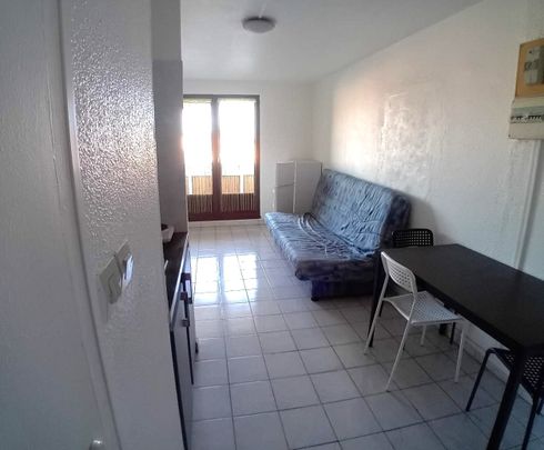 A LOUER STUDIO MEUBLE PORT LA NOUVELLE - Photo 1