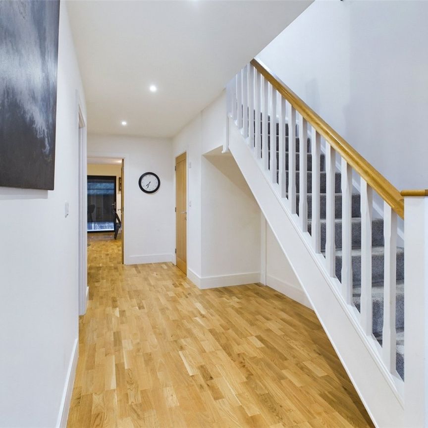 4 Bed Semi-detached house To Rent - Photo 1