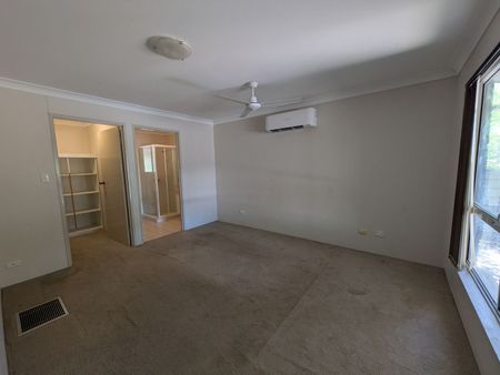 Spacious Family Home in Desert Springs - Photo 4