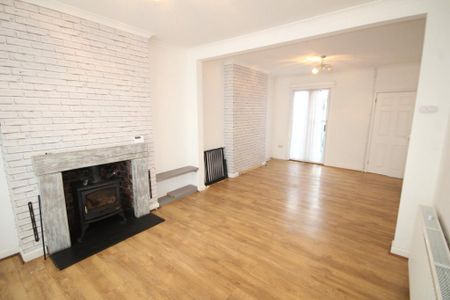 3 bedroom end of terrace house to rent - Photo 4