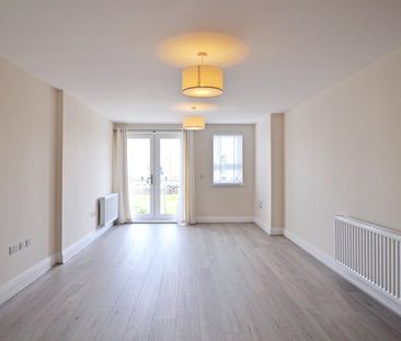 2 bedroom Flat in Kestrel Court, Maidenhead - Photo 2
