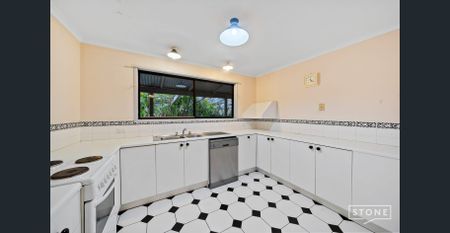 Country-Style Living on Acreage.. - Photo 3