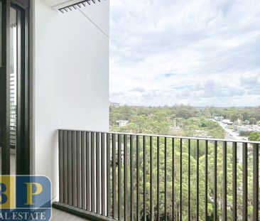 Sky and Tree Top View Apartment on Level 13 - Photo 6