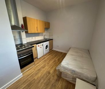 Studio Flat, Thompson Close, IG1 - Photo 2