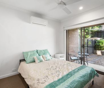 STYLISH TOWNHOUSE IN THE HEART OF NORTH LAKES - Photo 2