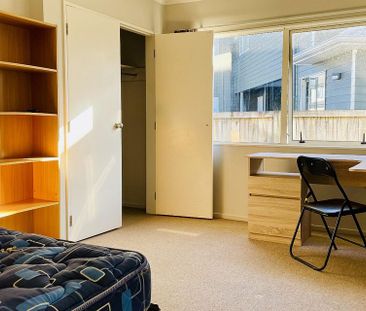 Furnished Hillcrest Bedsit w/ Utilities! - Photo 1