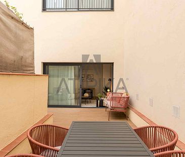 Ático con amplia terraza en alquiler temporal cerca de Passeig de Gràcia, Barcelona - Photo 1