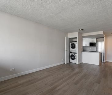 Sunny 1 Bedroom Unit - Downtown Montreal - 2000 Saint-Marc Street, ... - Photo 2